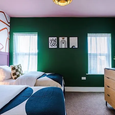 Modern 4-Bedroom In Manchester-2